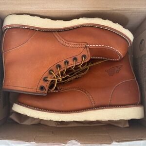 Red Wing 10875 moc toe boots